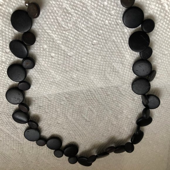 Caracol necklace black flat beads 24" - Picture 2 of 5